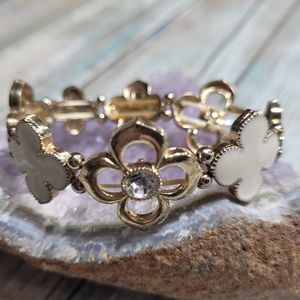 Clover Stretch Bracelet.